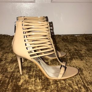 MK Size 7 1/2 nude Scrappy Sandal Buckle detail